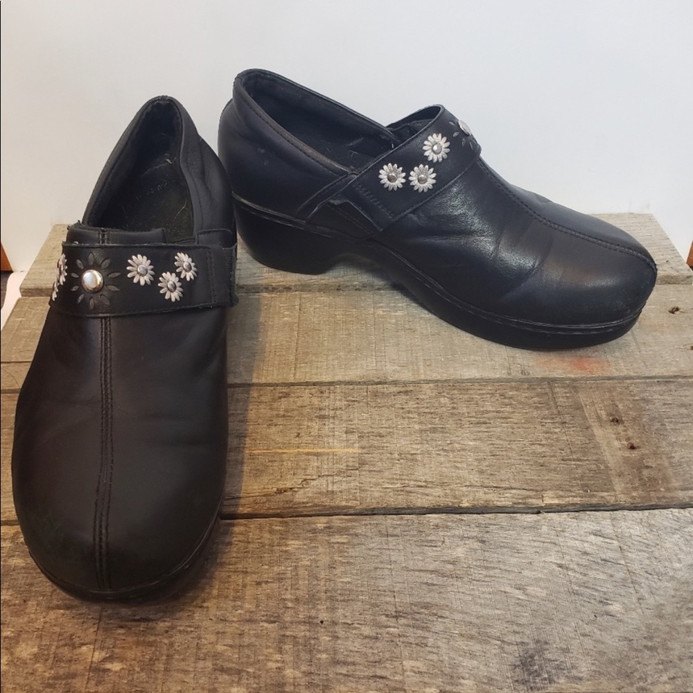 SPRING STEP Black Leather Clogs